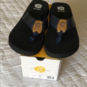 NWB Yellowbox Navy Flip Flops, Size 11
